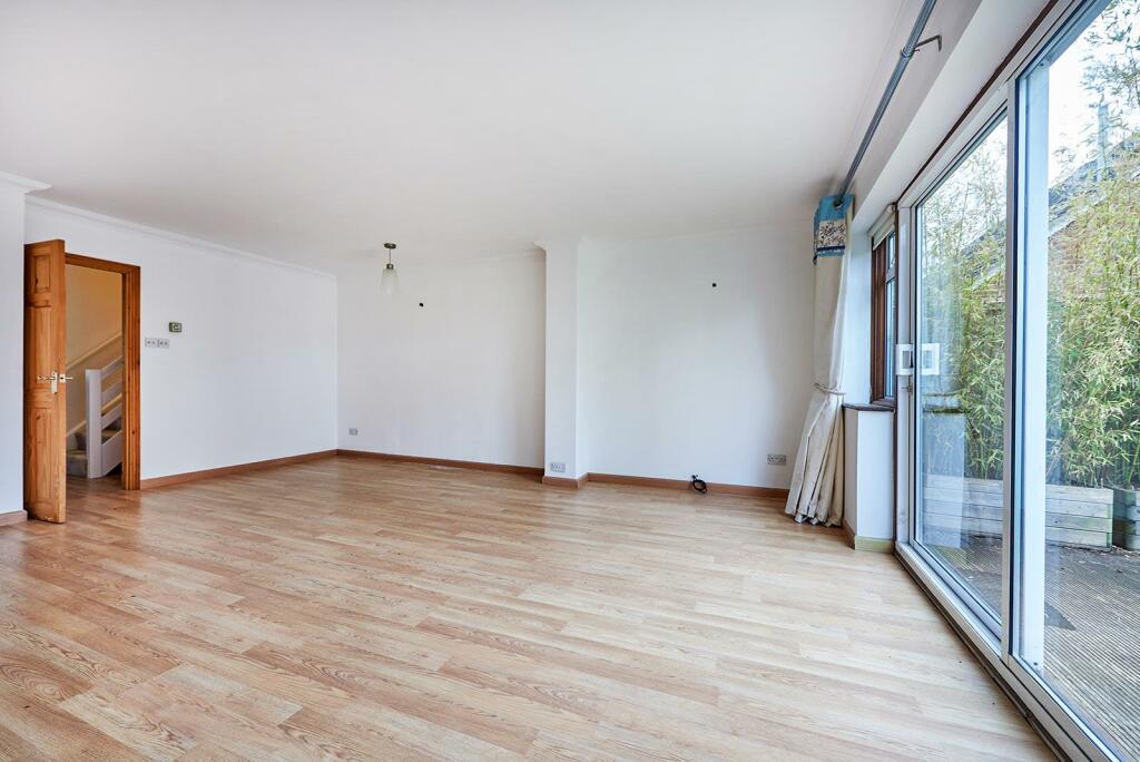 Large Sitting/Dining Room