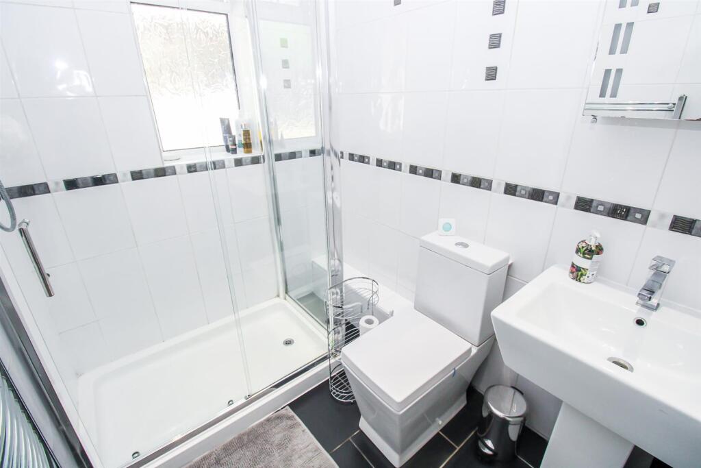 SHOWER ROOM/W.C.