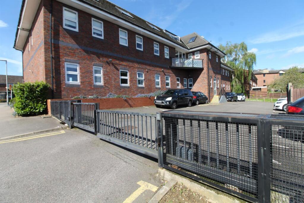 Senate House (Parking).jpg