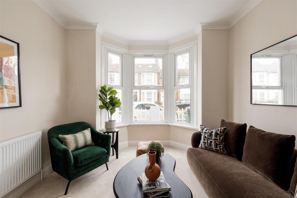 Leasowes Road E10