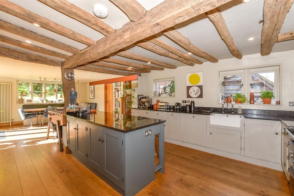 Kitchen/ Dining Room