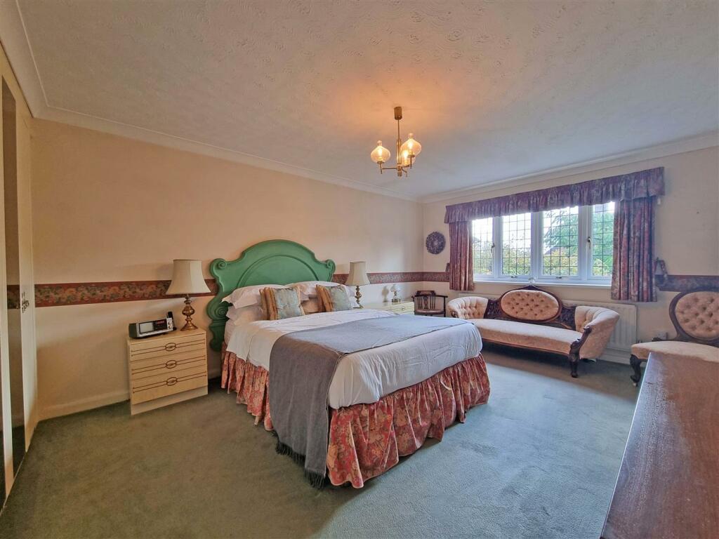 MASTER BEDROOM