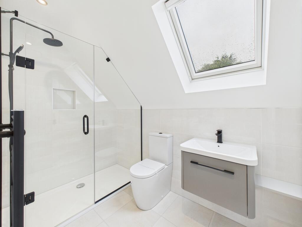 CAM04825G0-PR0117-STILL018