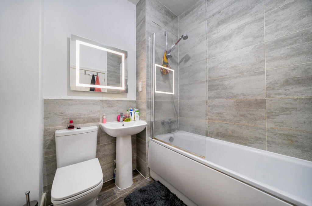 1374305-7-690e30f...