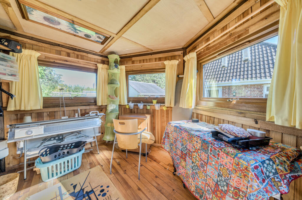 1358992-21-68d56a...