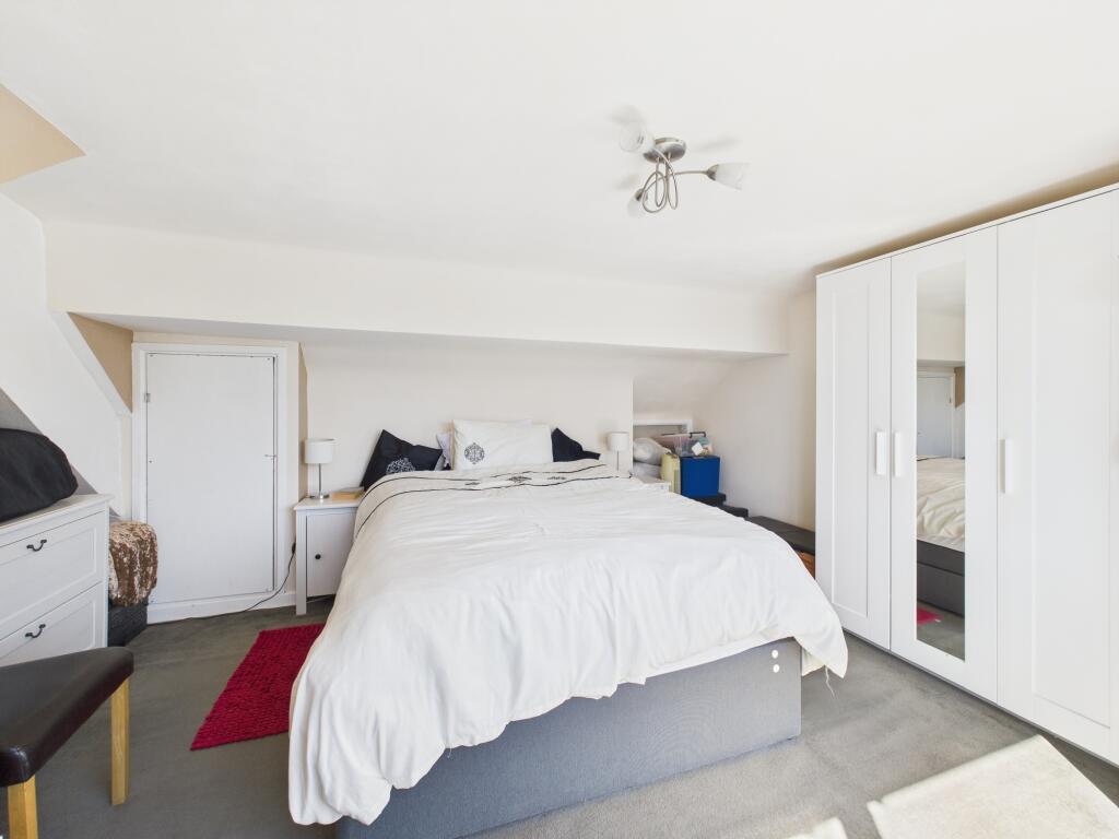 CAM05192G0-PR0042-STILL034