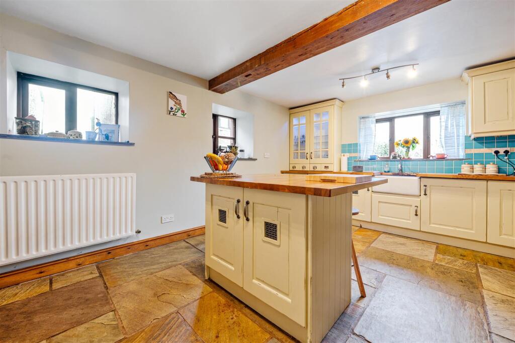 KITCHEN / BREAKFAST ROOM