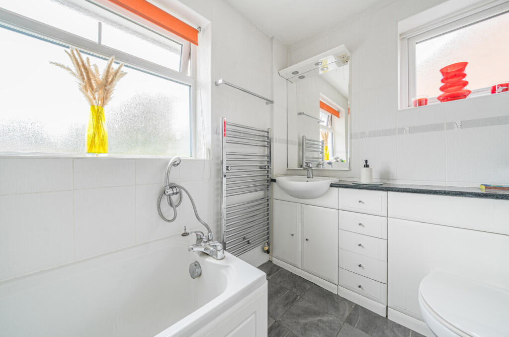 1360940-15-68dd1a...