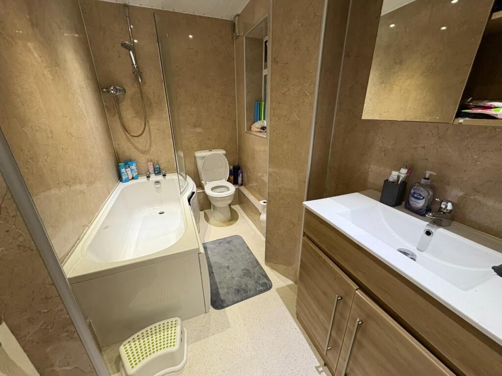 Bathroom.JPEG