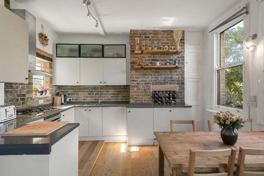 Kitchen (3).jpg