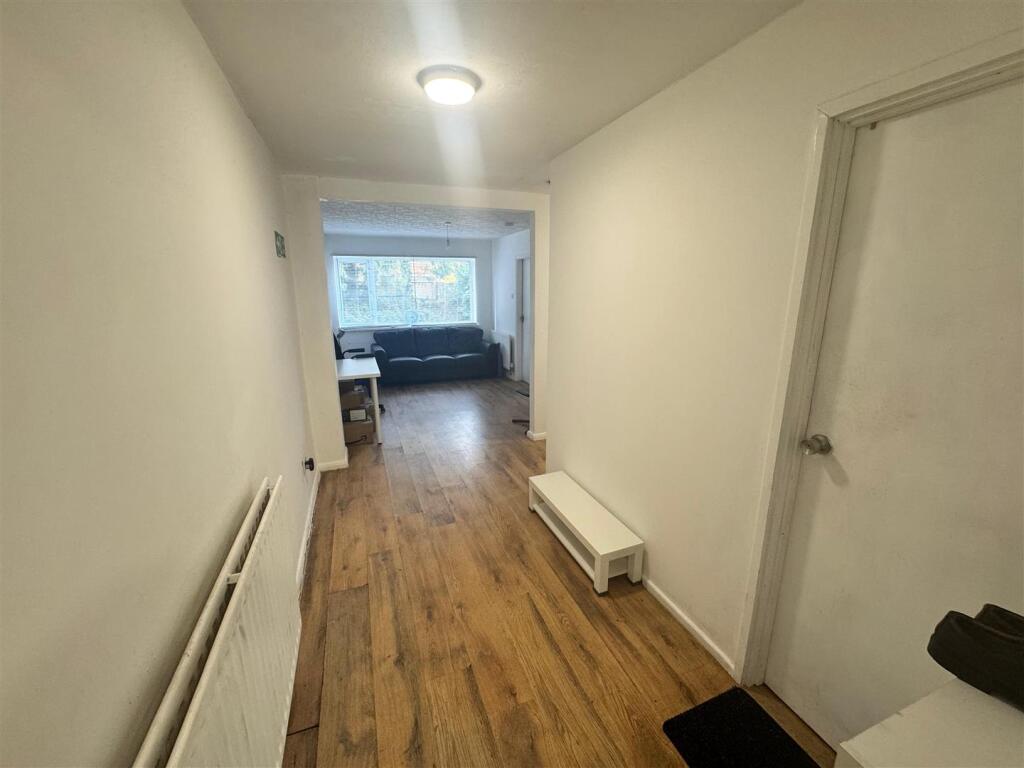 Through lounge diner 4.jpg