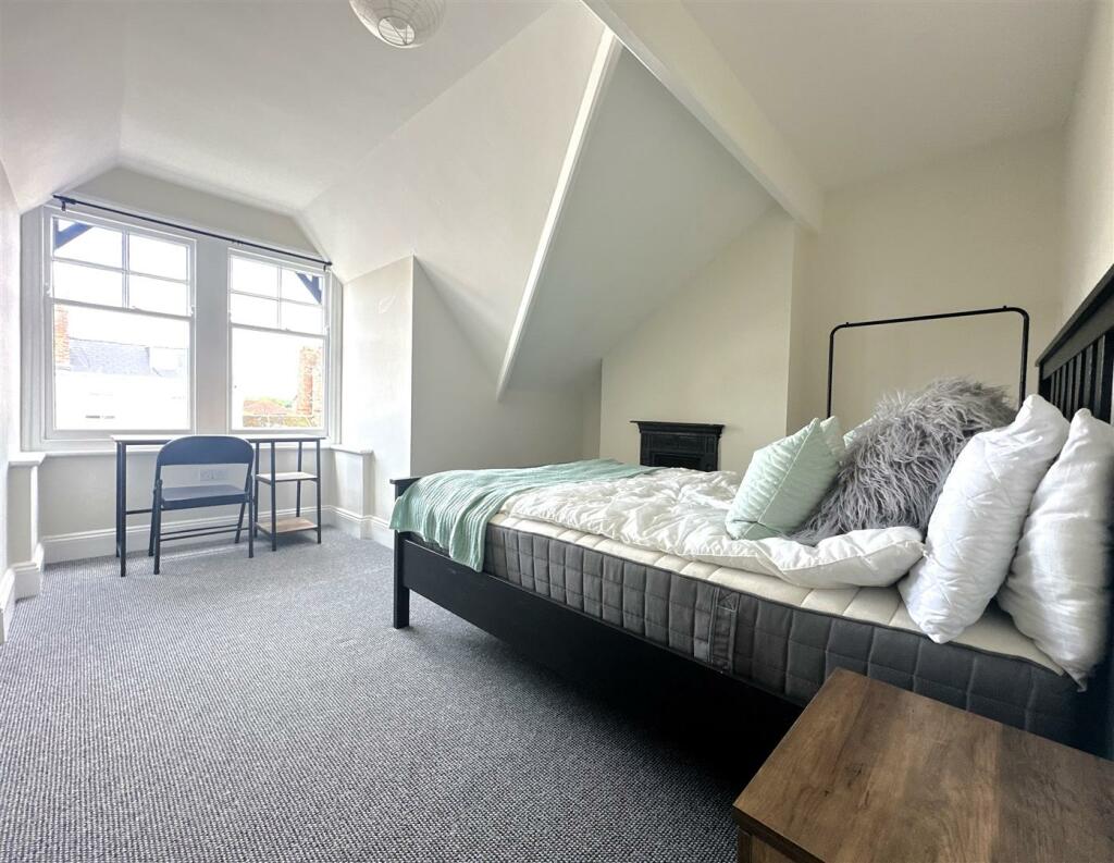 Bedroom 4.jpg
