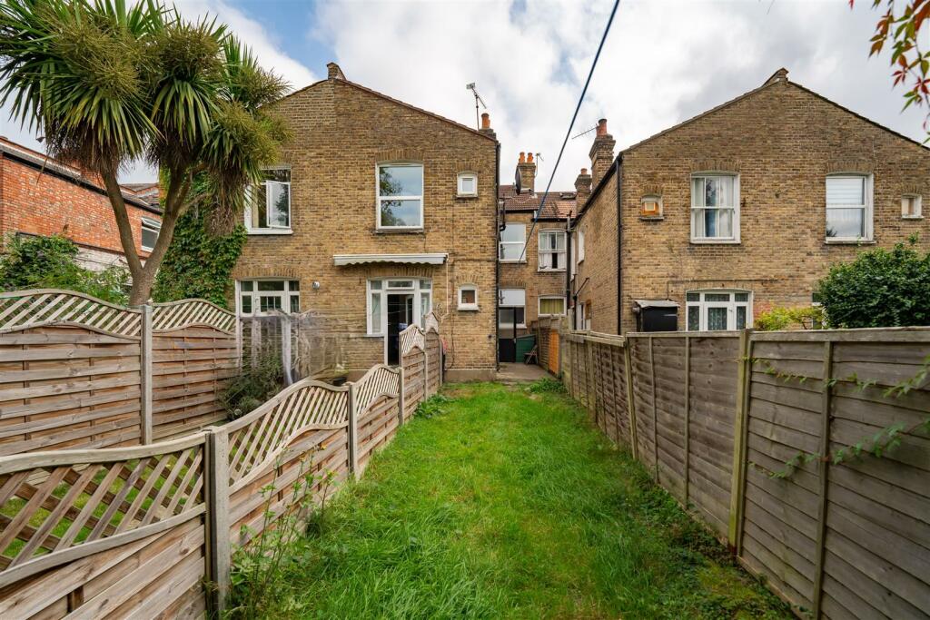 158 Greenford Rear.jpg