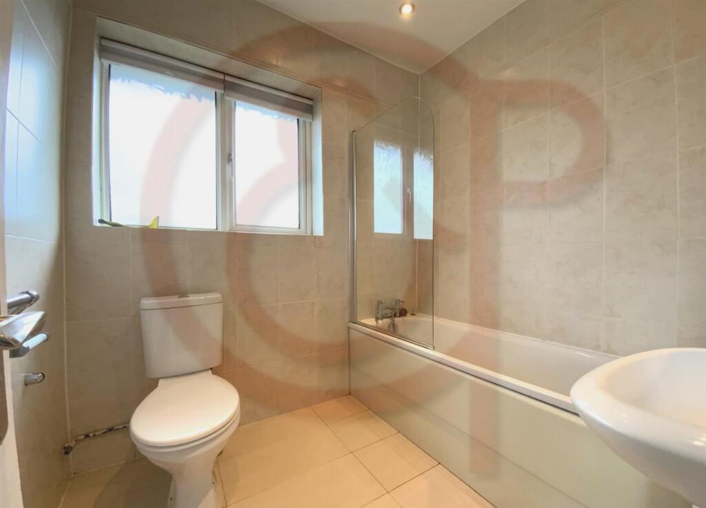 Main bathroom.jpg