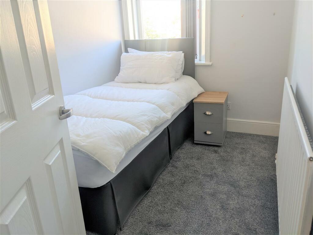 Bedroom 4 a.jpg