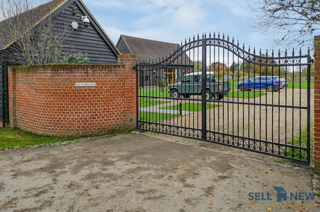 Entrance gate 