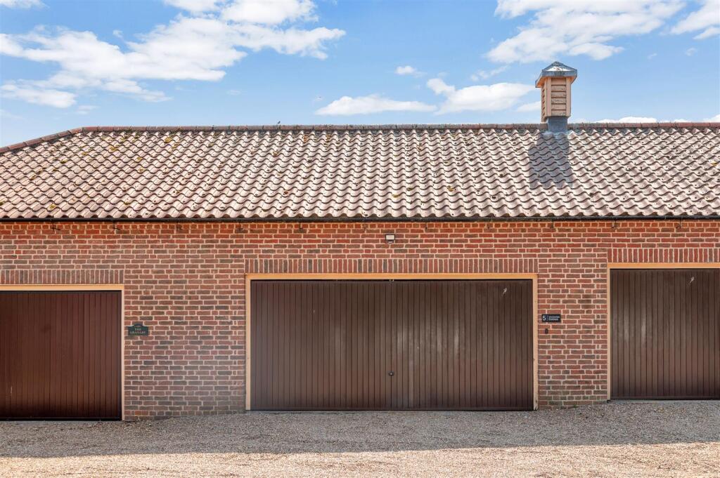 DOUBLE GARAGE