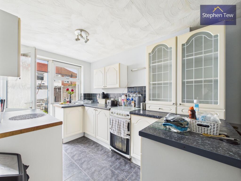 Kitchen/ Dining Room