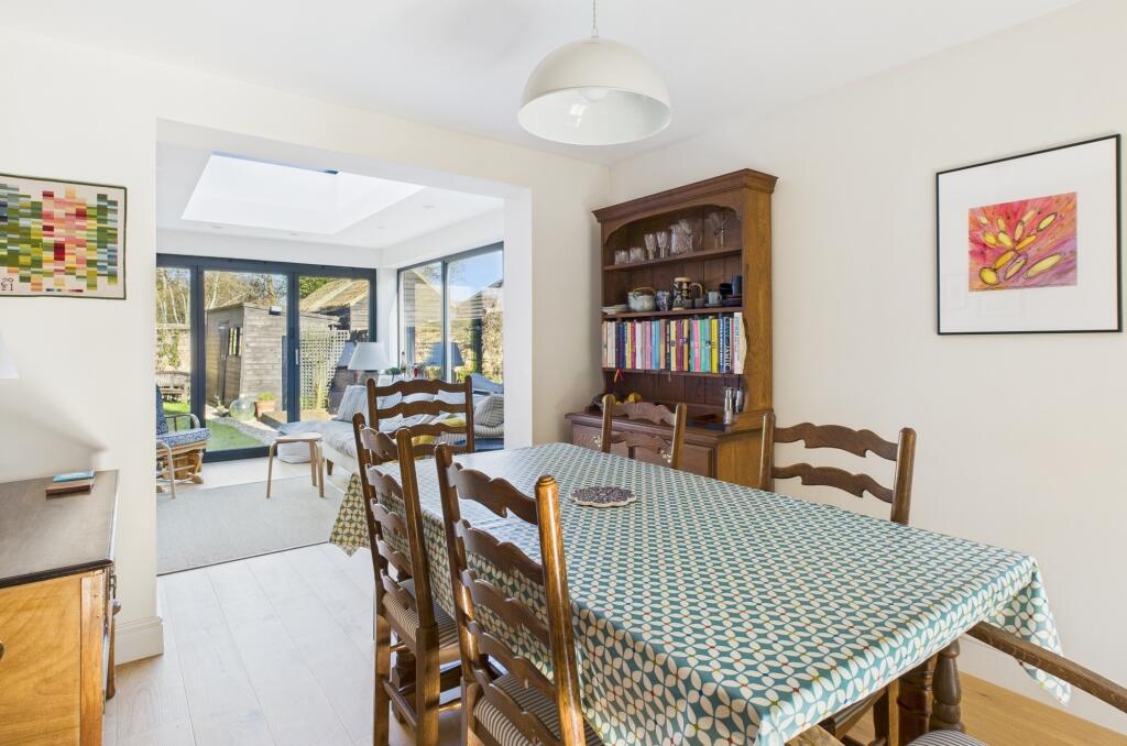 CAM02519G0-PR0230-STILL007