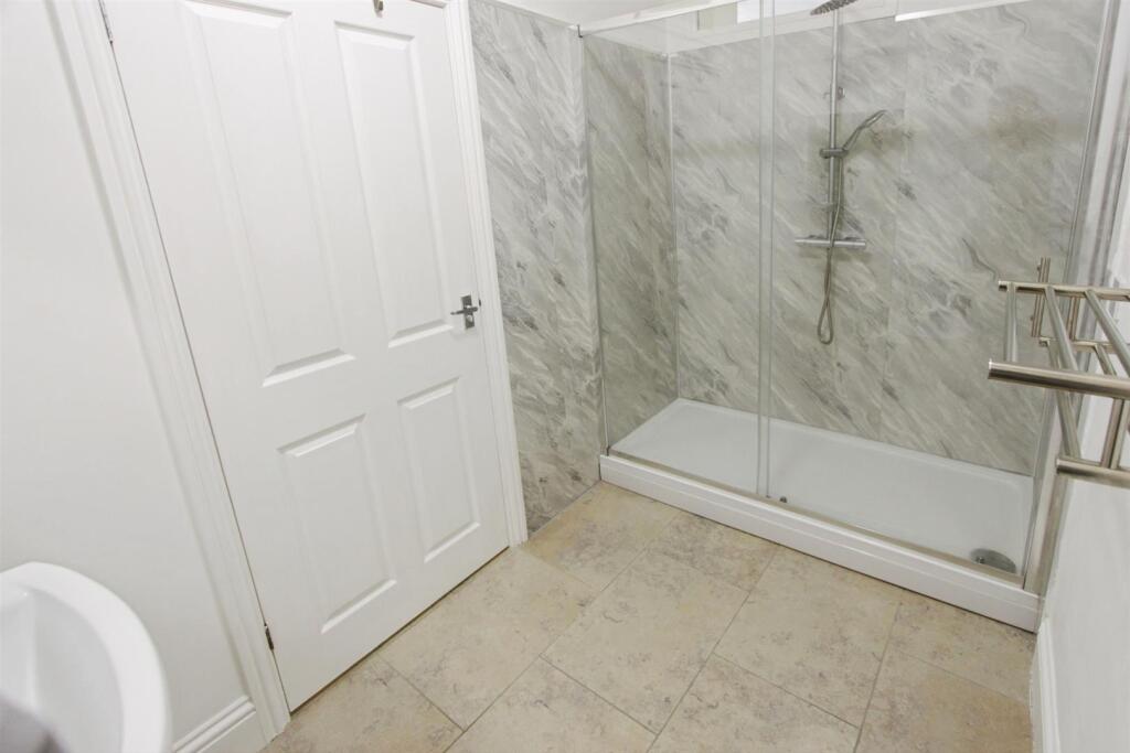 542f8ace-Main 20Bathroom.JPG