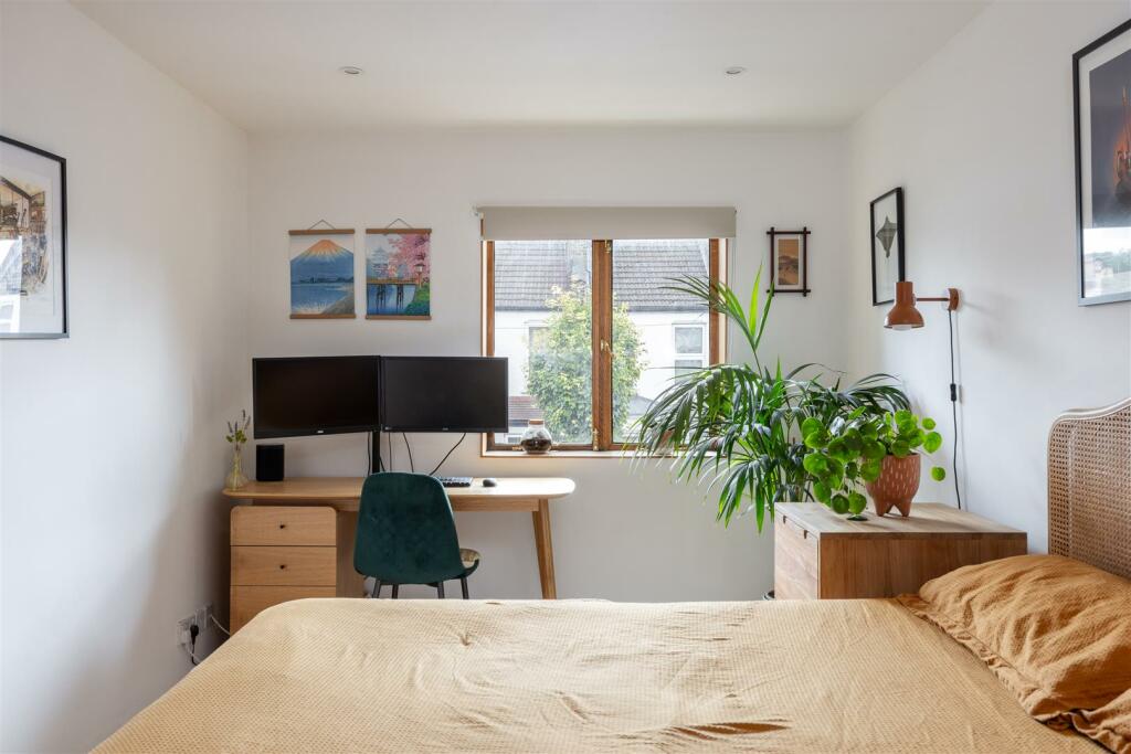 Huxley Road E10