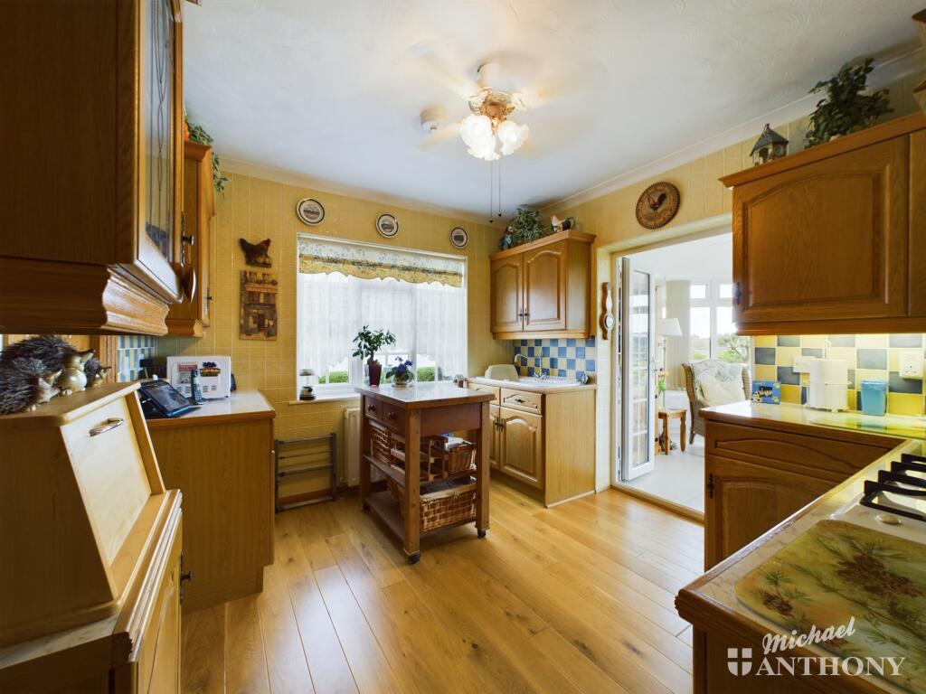 CAM02773G0-PR0132-STILL011