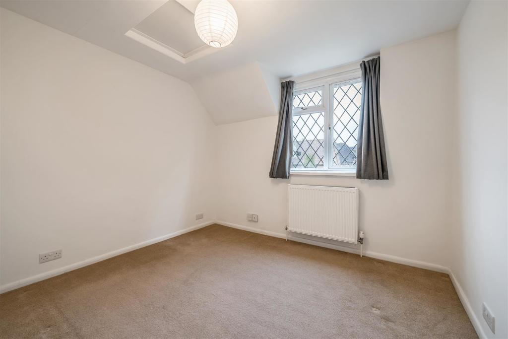 10 Critchmere Vale - Bedroom 2.jpg