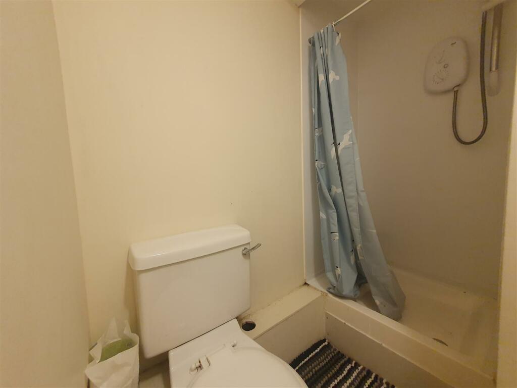 Flat 3, Shower Room