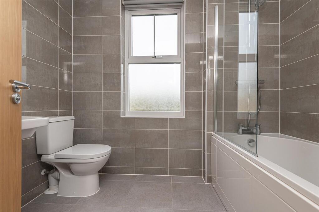 51 - 7 Waddle Road LS25 4EP.jpg