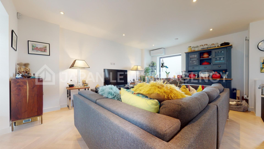 Living Room1-4_Watermarked.png