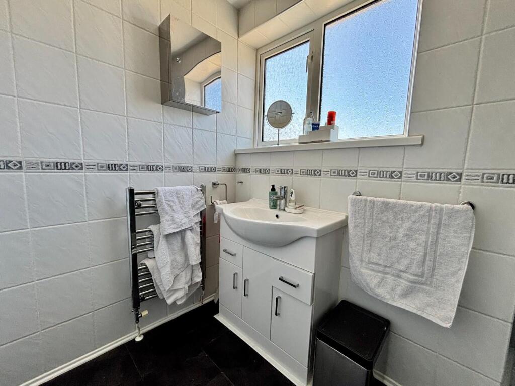 SHOWER ROOM 2.jpg