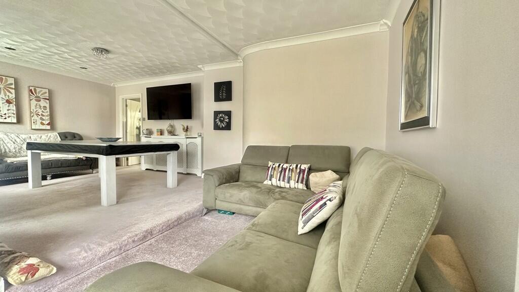 CF639DC2-EE31-494...