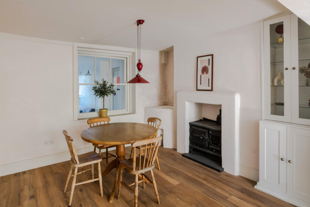 314198 - 24 Surrey Square-34.jpeg