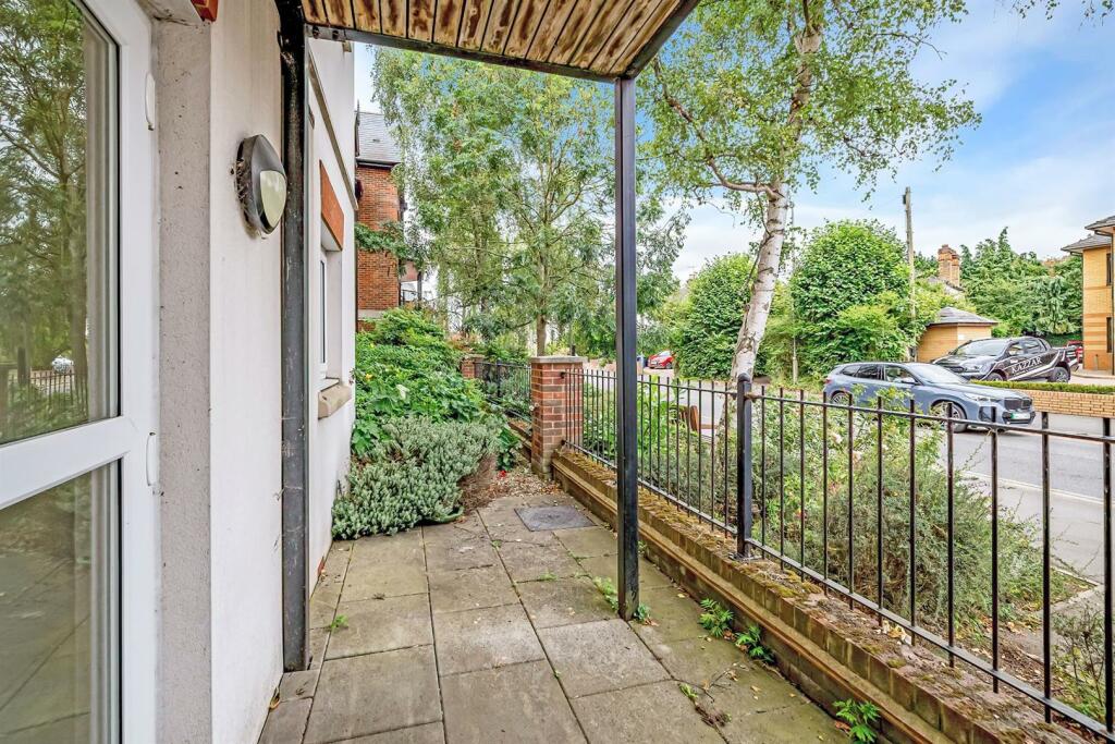 07-8a6cJPH-2 Blyton House Bourne End-18-medium.jpg