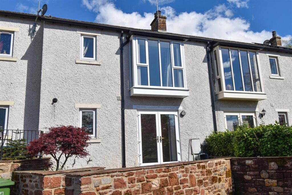 3 Riverside Court Rear.jpg