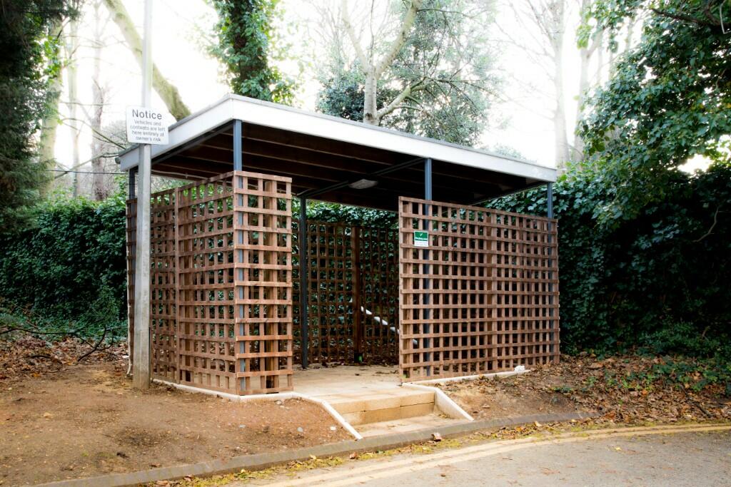 Smoking shelter