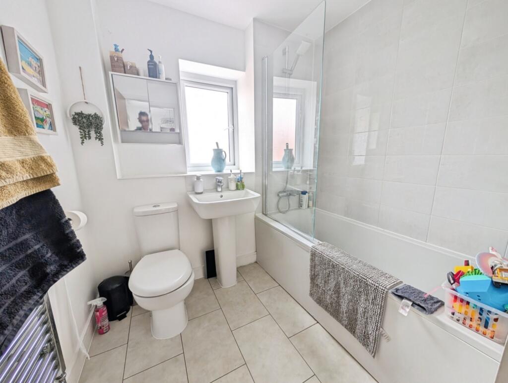 pbox-bathroom-326460.jpg
