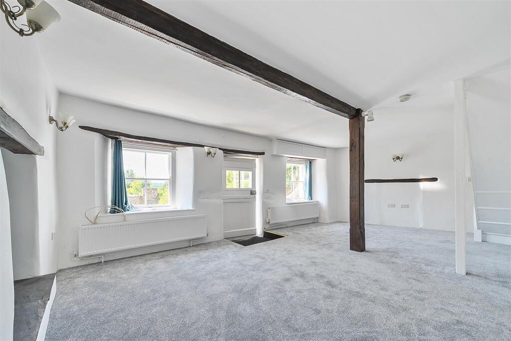 LIVING ROOM 2.jpg