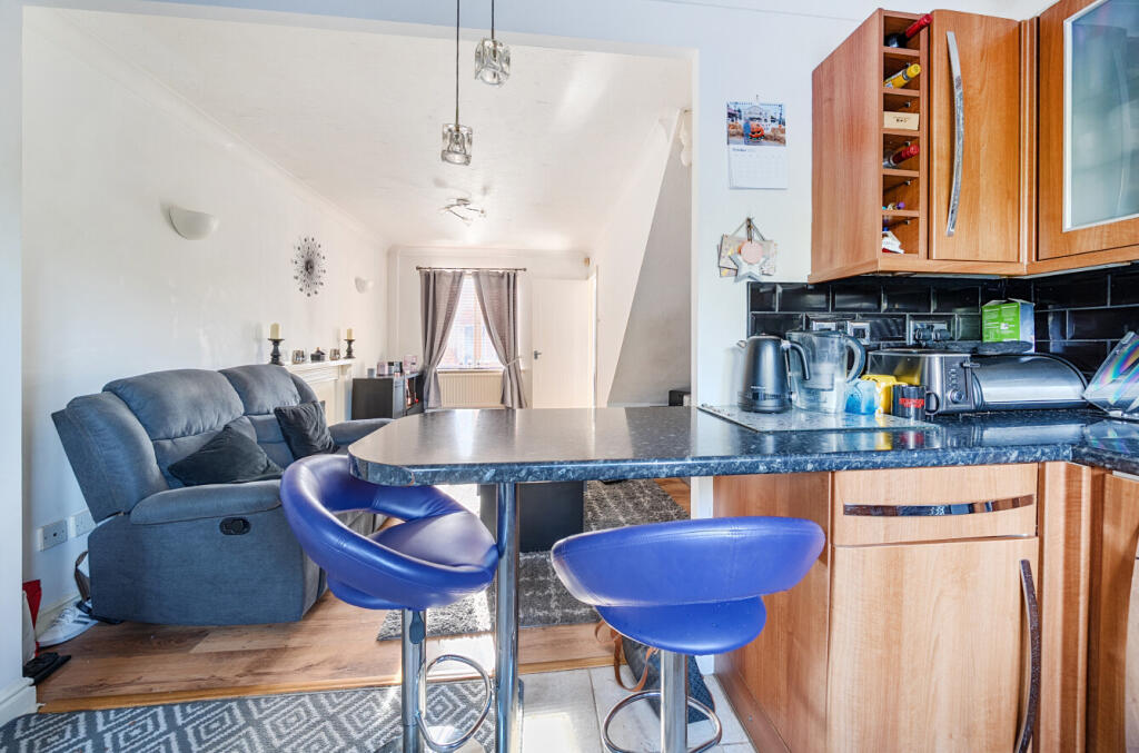 1365077-8-68f7632...