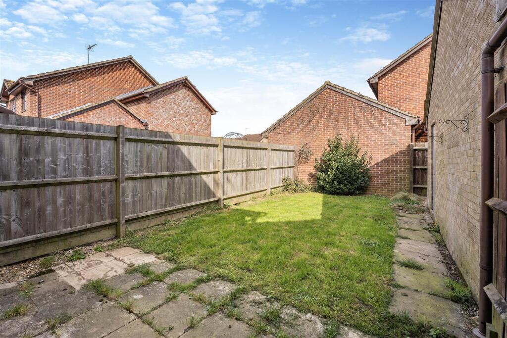 35 Beaulieu Close, Banbury-13.jpg