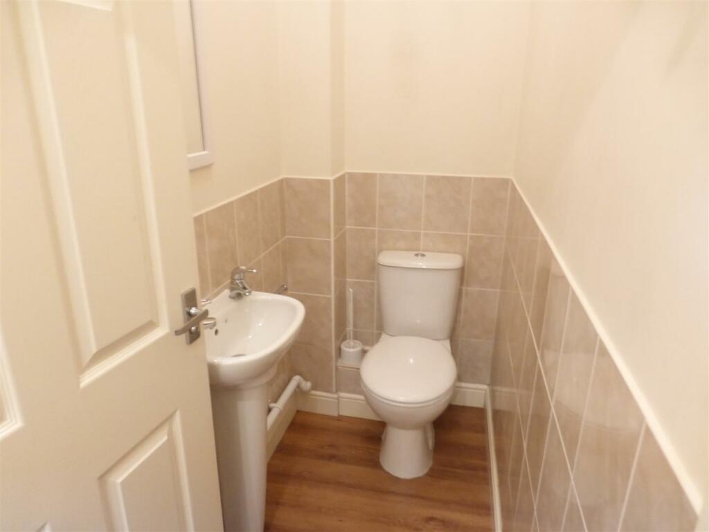 Cloakroom/wc