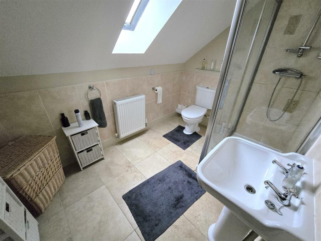 Ensuite to Bedroom 2