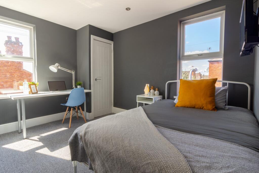 Penguin-Room-1-min.jpg