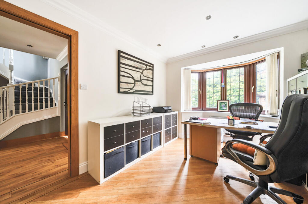 1301860-1-6842335...