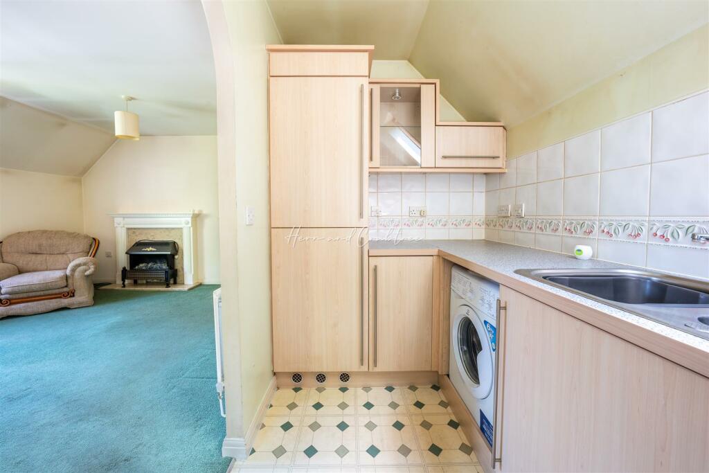 Doe Close, Penylan, HernCrabtree (12).jpg