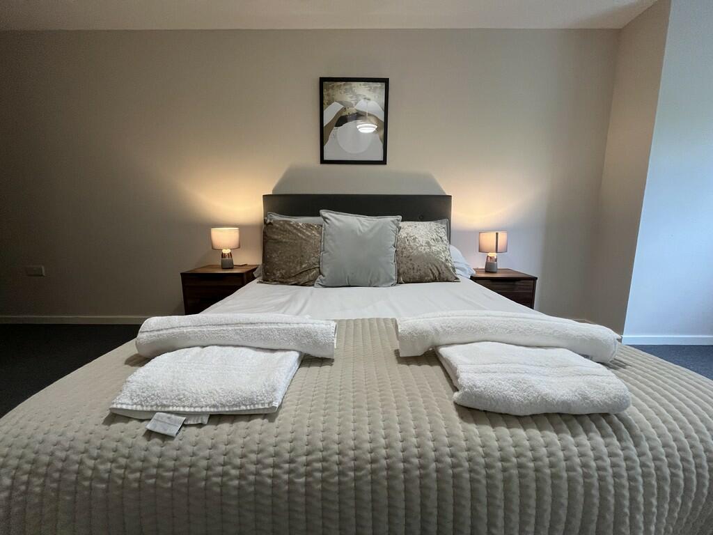 19 Sandringham Ho...