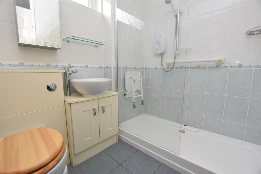 Shower Room.JPG