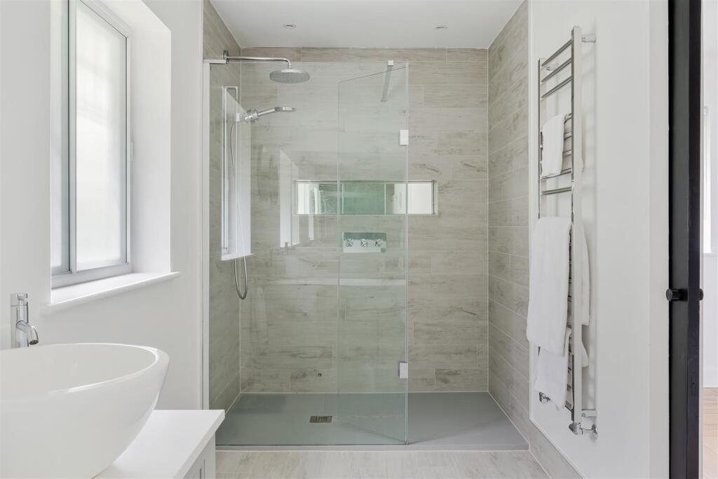 COLLEGE AVENUE (16).jpg