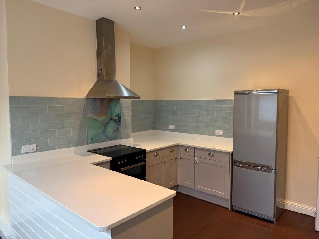 Kitchen 2.jpg