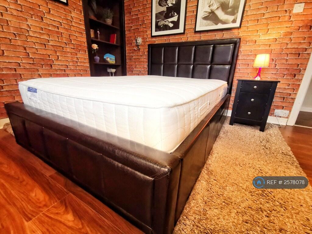 Bedroom 1 - Extra Comfort Premium Mattress